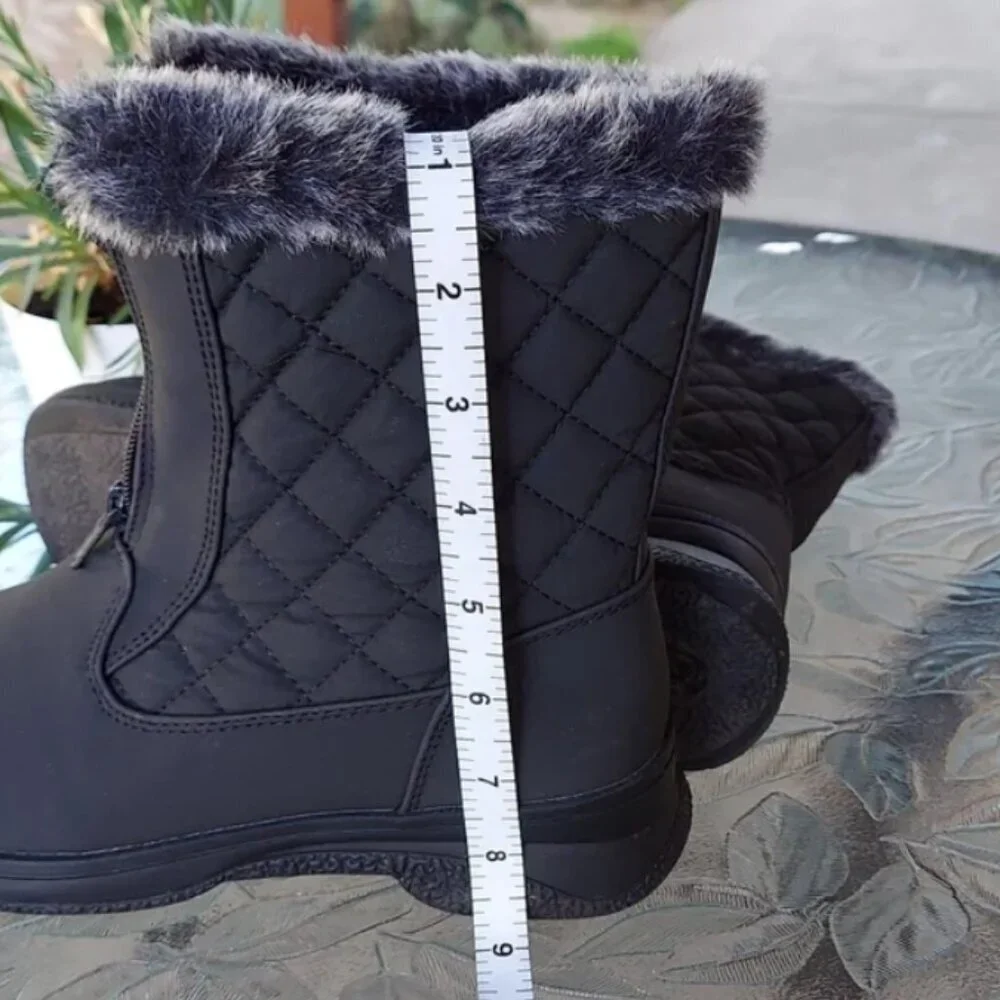 Athletech gray/black woman's boots. Size 6 Fur, Warm, Comfort.